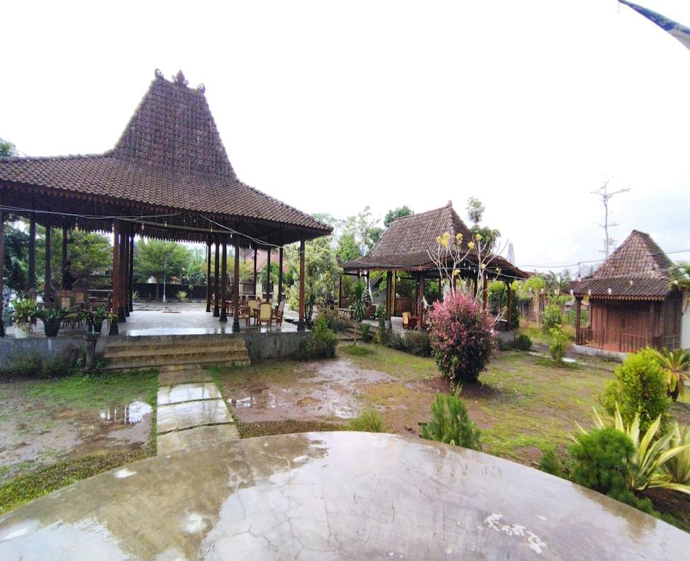 Borobudur Balkondes Menoreh