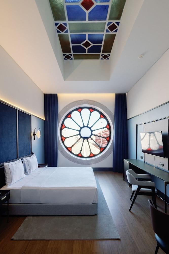 The Editory Riverside Hotel, an Historic Hotel