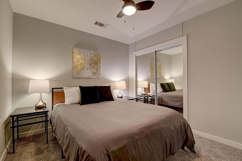 FRONTDESK Pointe on Rio Apts West Campus Austin