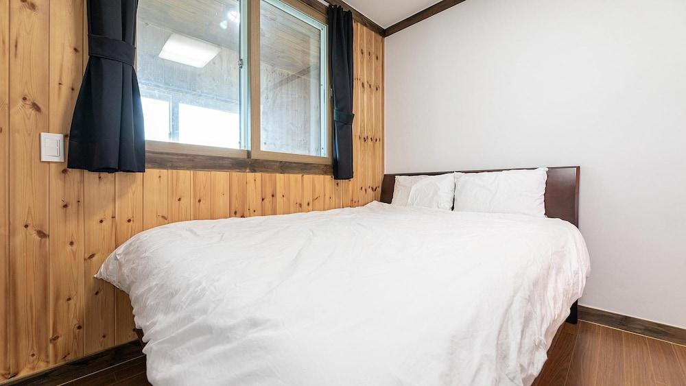 Seogwipo Unyeong Pension