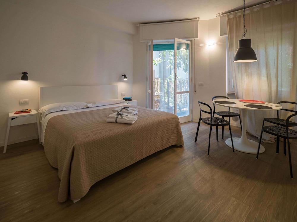 Il Giardino di Ada Ground Floor Studio with AC and Patio