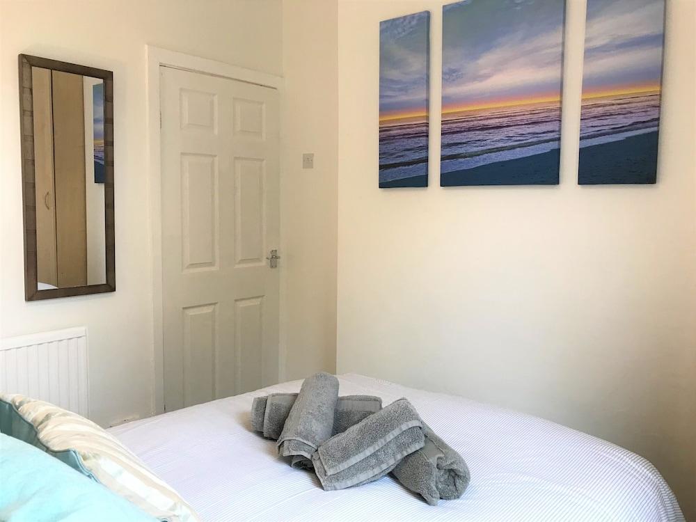 Central Wigan Welcoming Townhouse Sleeps up to 6