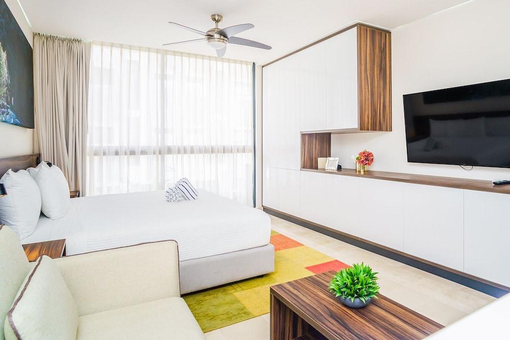 New Chic Studio Space with Jungle Roof Pool & Lounge