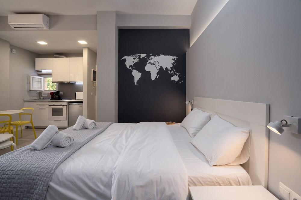 Petit Keramikos Studio - Historic Center