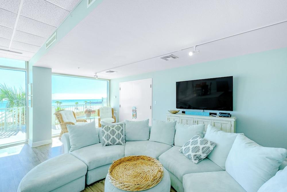 Sea Breeze 1002 Penthouse