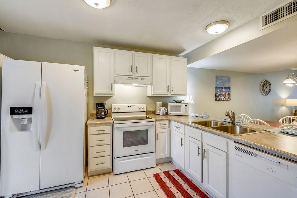 Largo Mar by Book That Condo