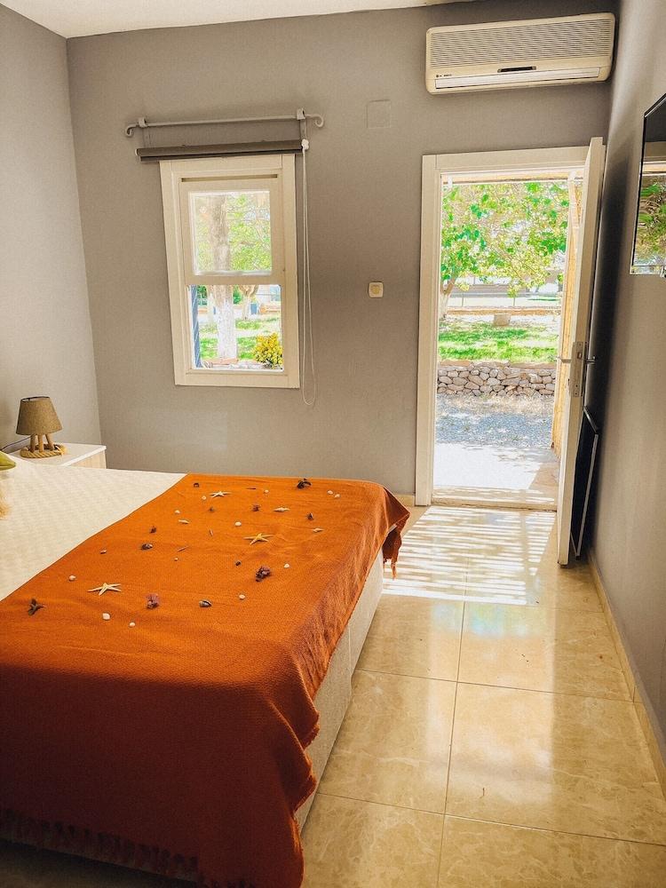 Sunny Garden Beach & Hotel