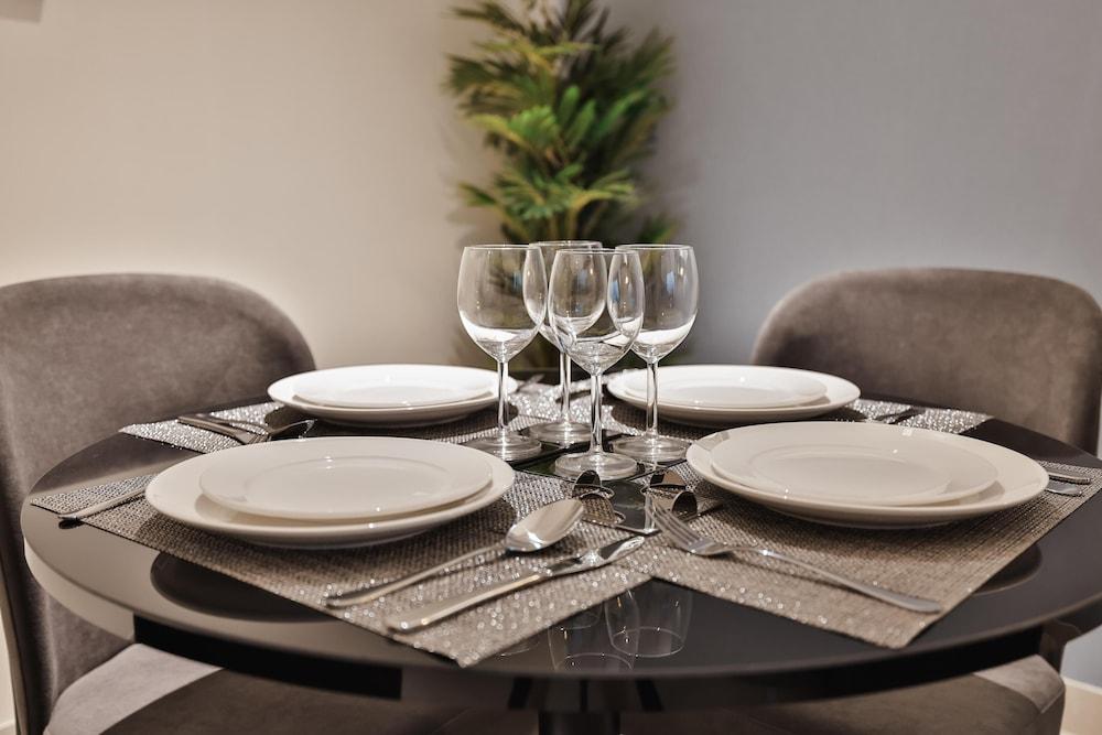 Luxe 1Bed Apt - Balcony & View