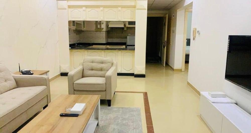 OYO 121 Ramiya Plaza