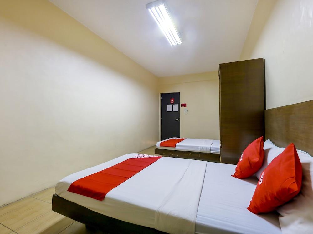 Metro Deluxe Residences