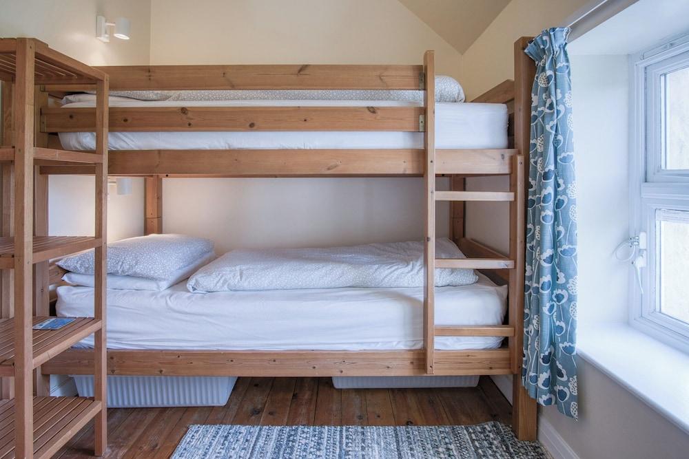 Bunk House - 4 Bedroom - Llangenith