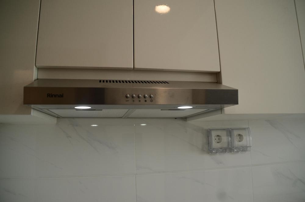 Comfortable Studio With Pool View At Sky House Bsd Apartment