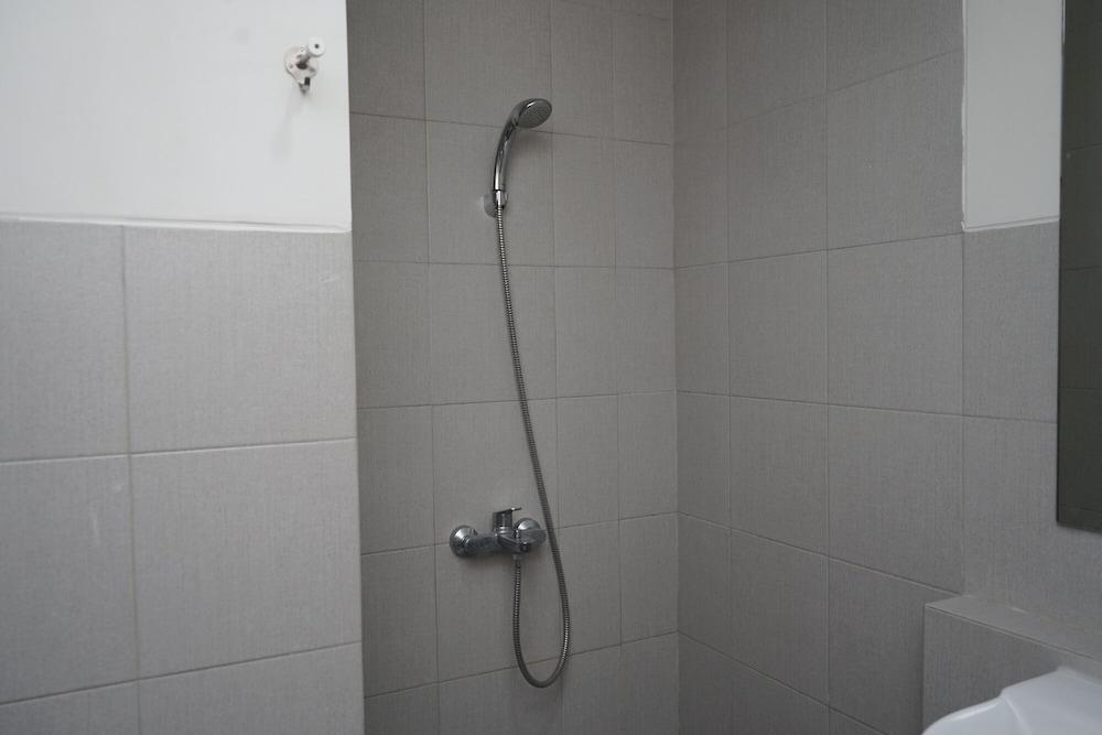 Warm And Cozy Studio Bintaro Icon Apartment