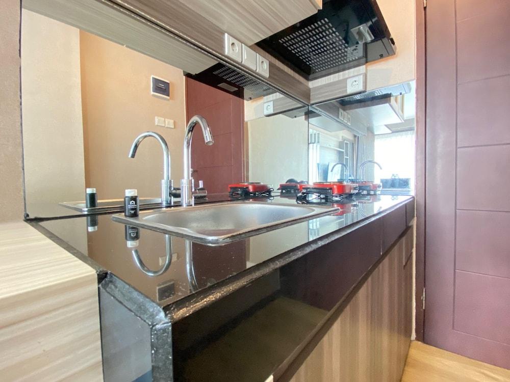 Modern And Cozy Studio Room At Gateway Pasteur Apartment