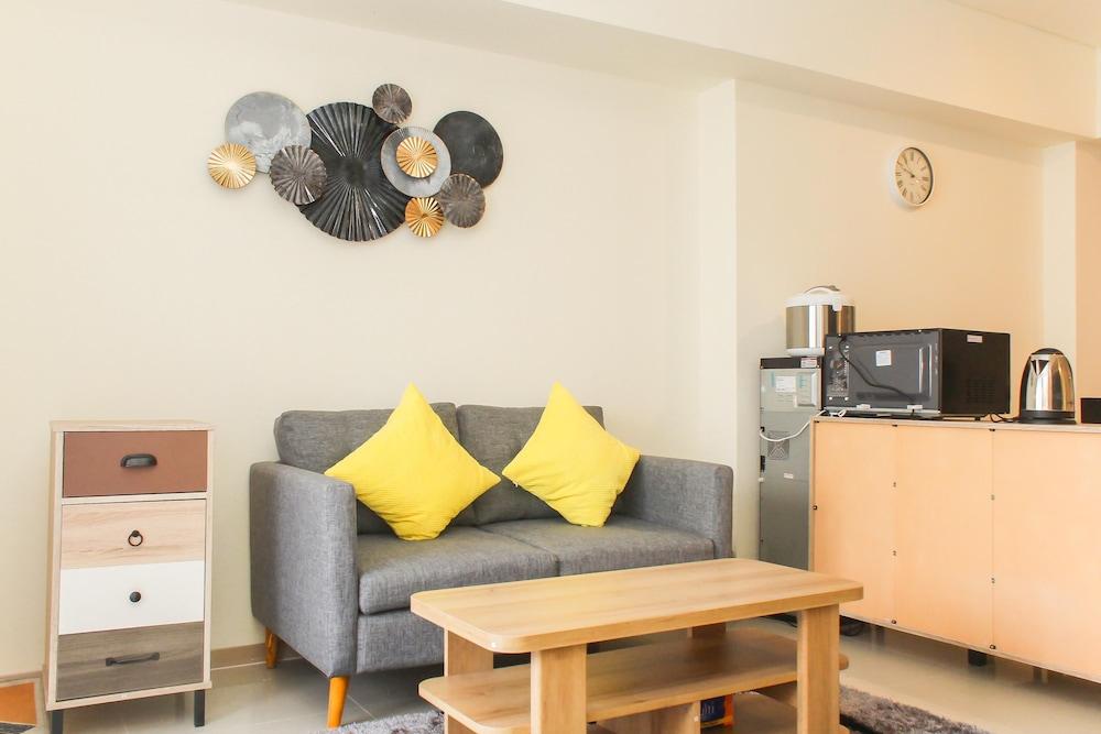 Comfortable 2Br With Study Room At Meikarta Apartment