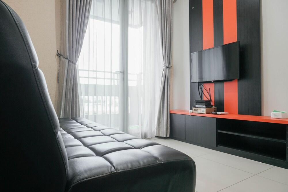 Fancy And Nice 1Br At Sky Terrace Apartment