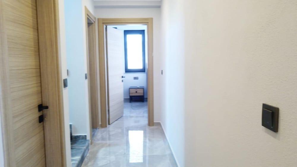 Stunning 4-bed Villa Grey 4 Bedrooms Private Pool