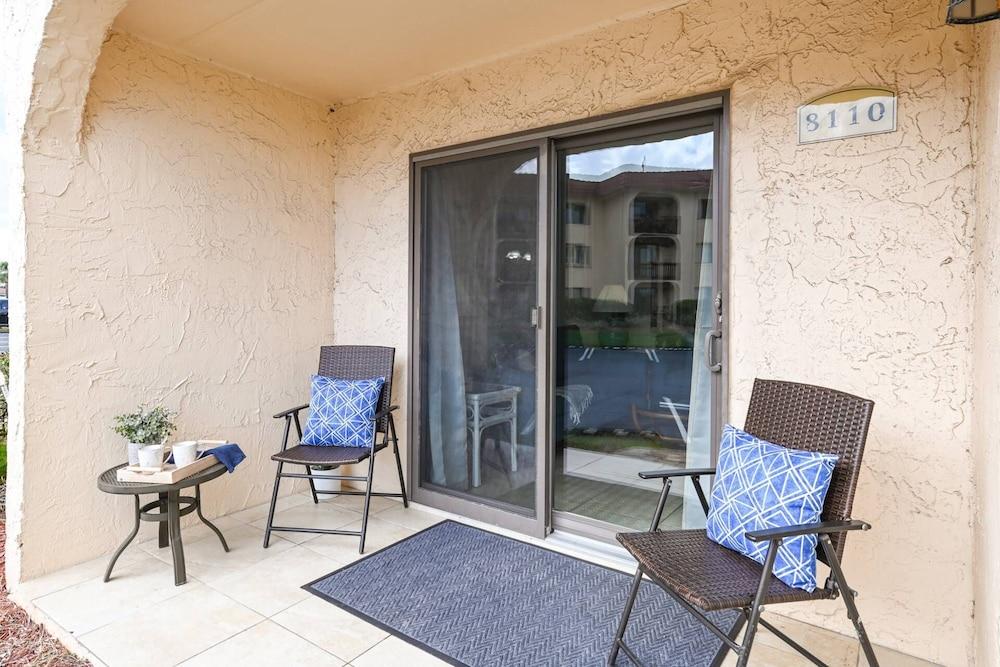 Ocean and Racquet 8110