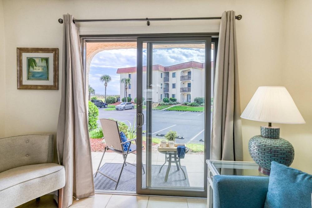 Ocean and Racquet 8110