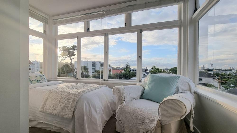 Gorgeous Apt Panoramic Views