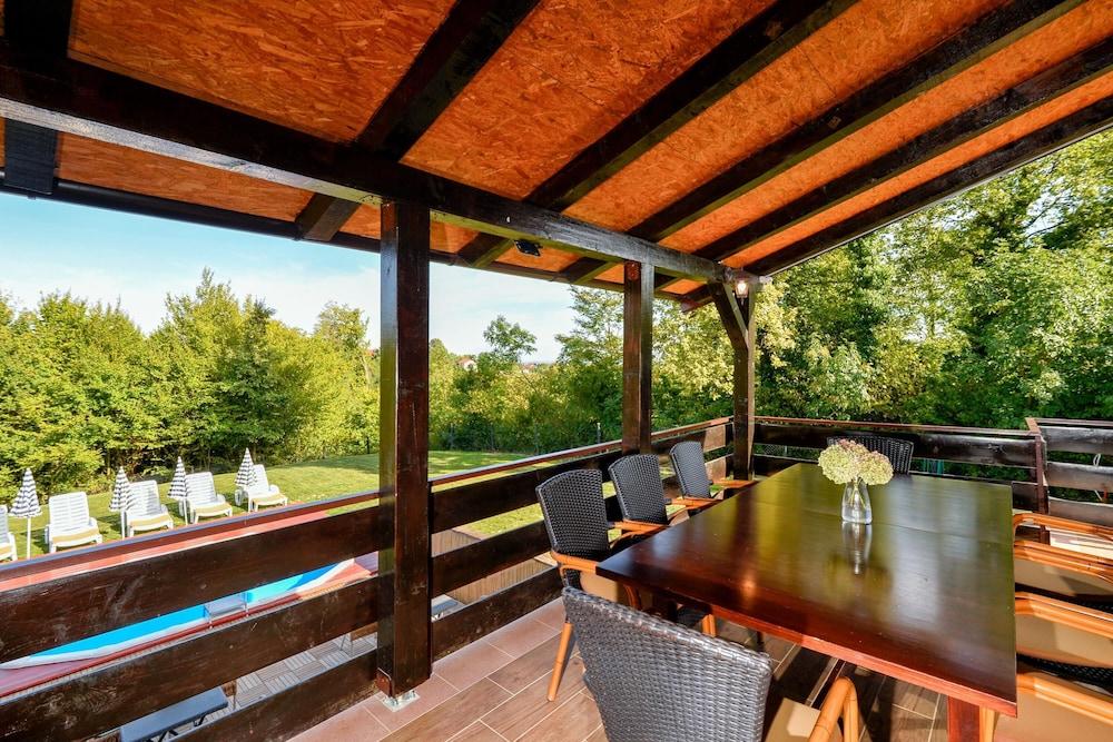 Jungle House With Pool and Hot Tub