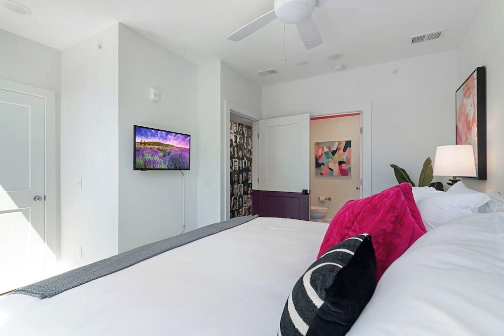 The Grove by AvantStay – Stylish Group Stay with Private Bathrooms