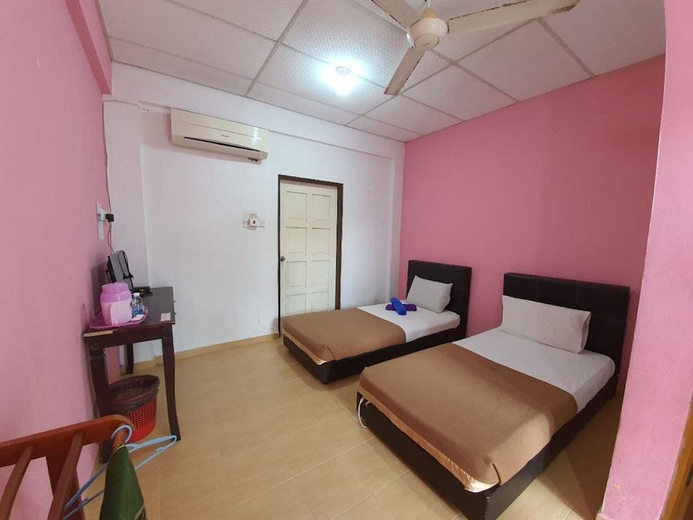 OYO 90410 D'Geting Beach Resort