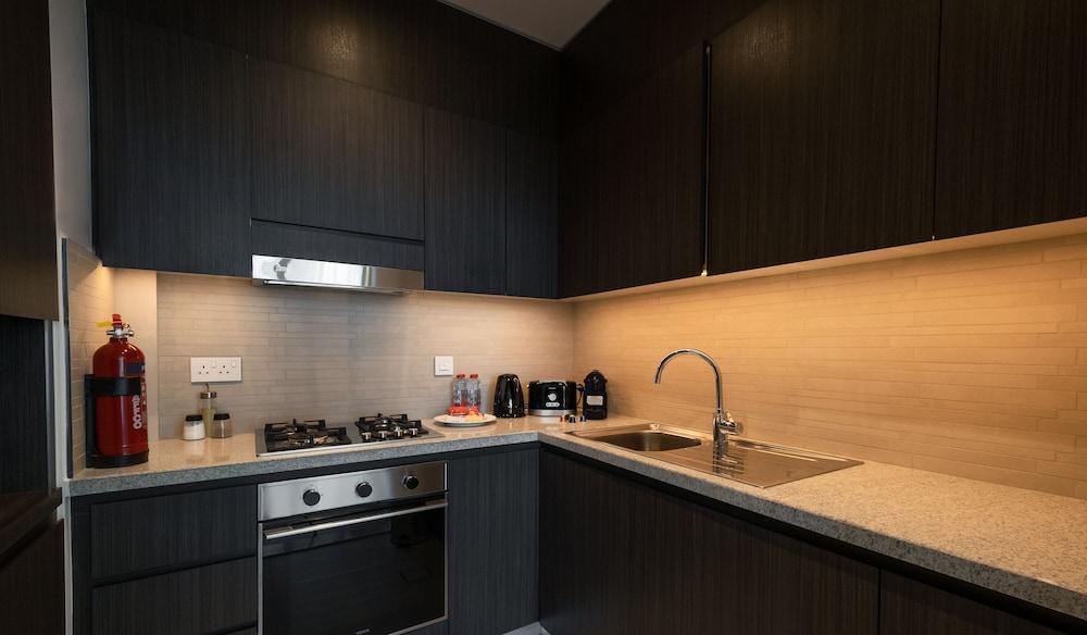 LUX Luxury Downtown Views Suite