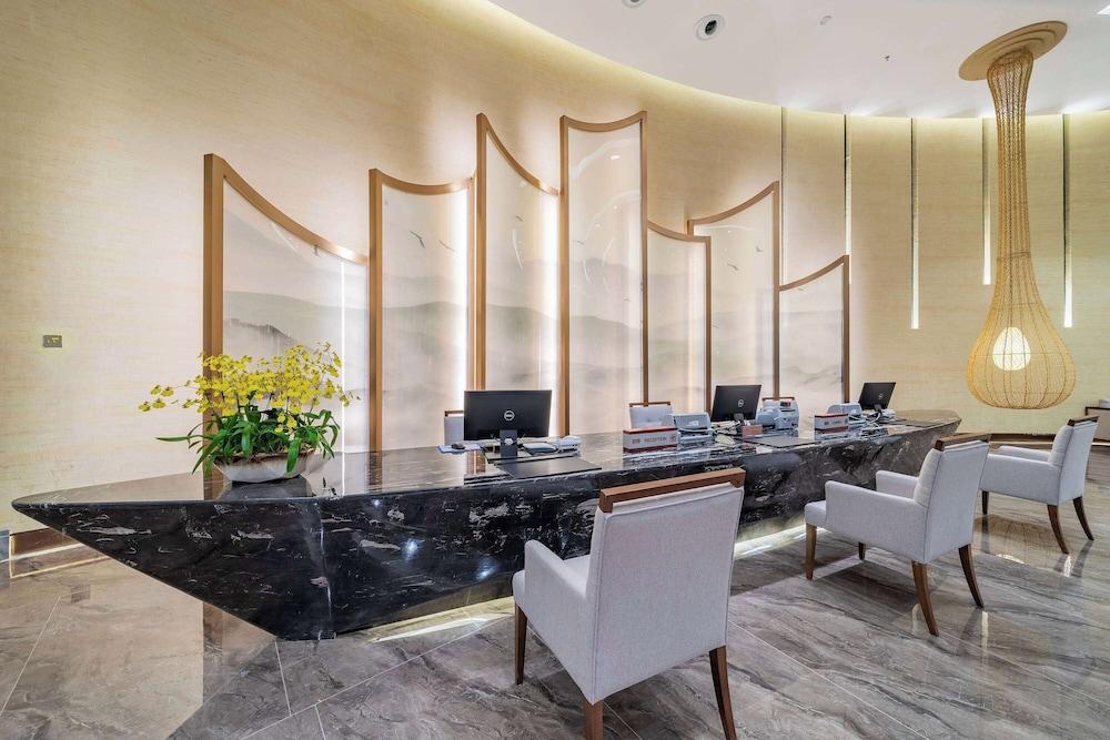 Howard Johnson By Wyndham Lake Serenity Hotel Neijiang