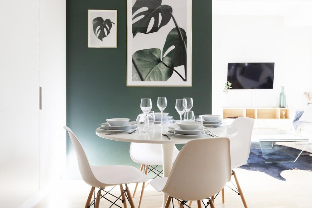 Stylish Bright 42m2 Studio with Balcony