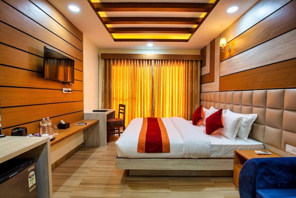 Chitwan Midtown Hotel