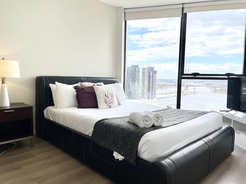 Readyset Apartments Stadium South