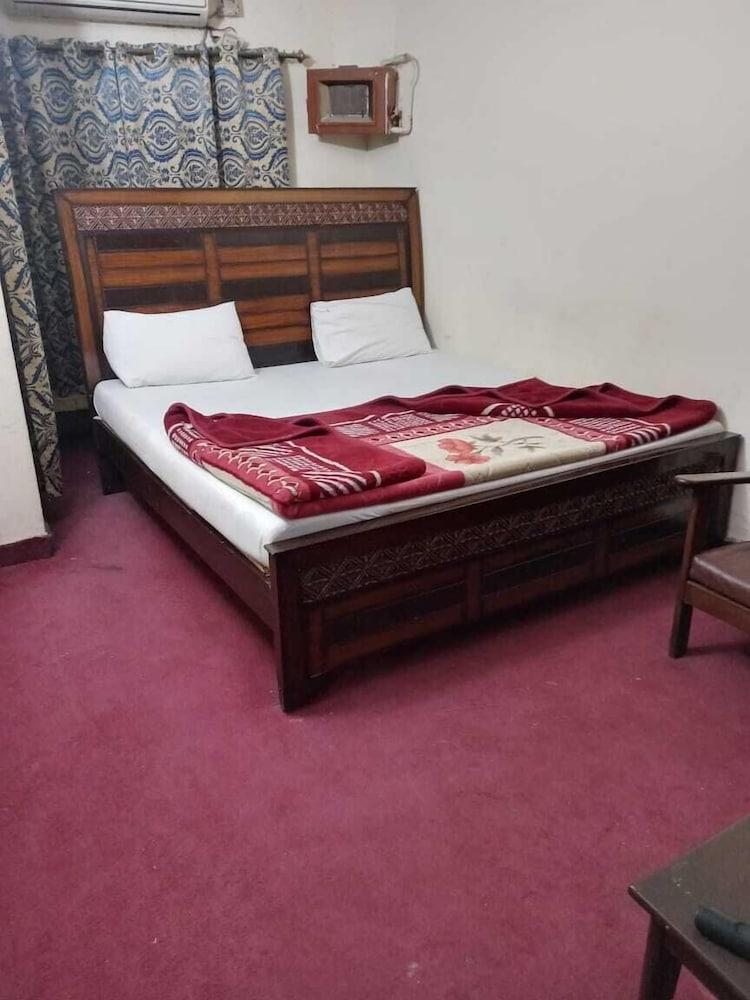 Al-Azam Hotel & Restaurant