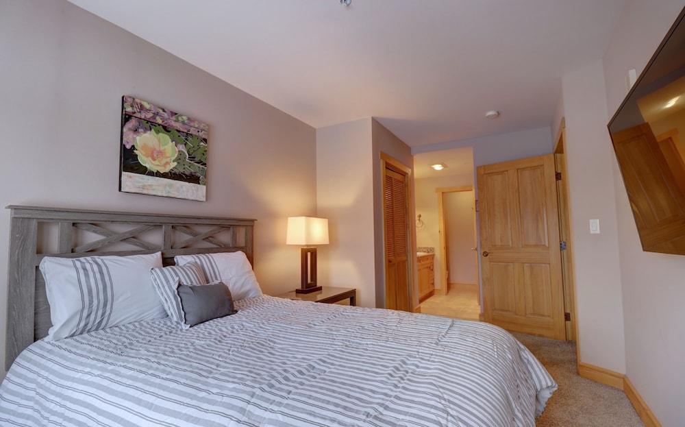 Copper Springs Condo with Panoramic Mountain Views - CS331 by Redawning