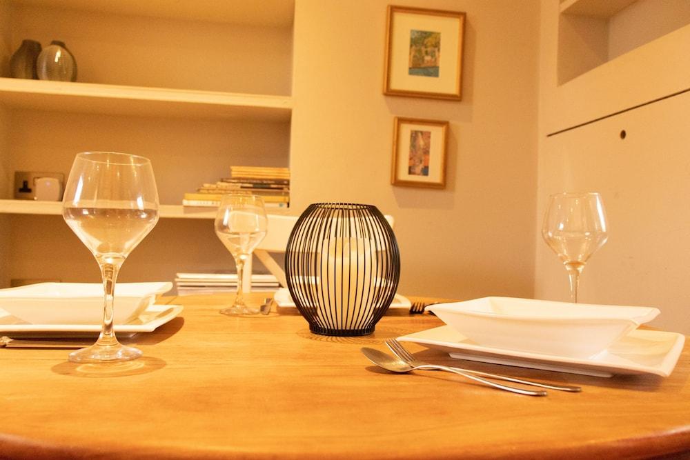 Trendy Two Bed Apartment With Private Garden