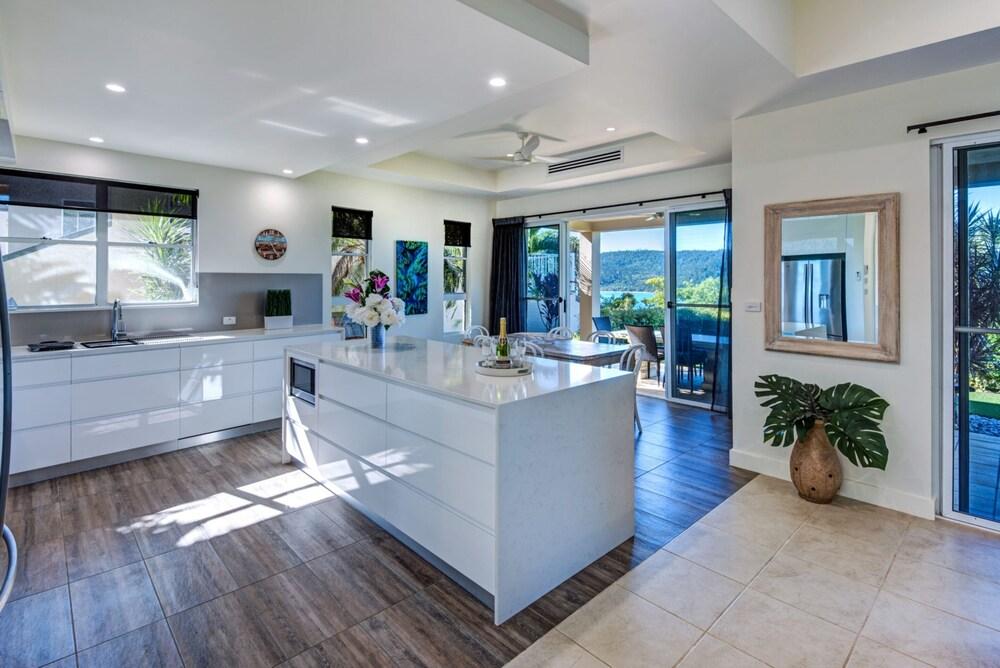 La Bella Waters 5 Oceanview BBQ Buggy