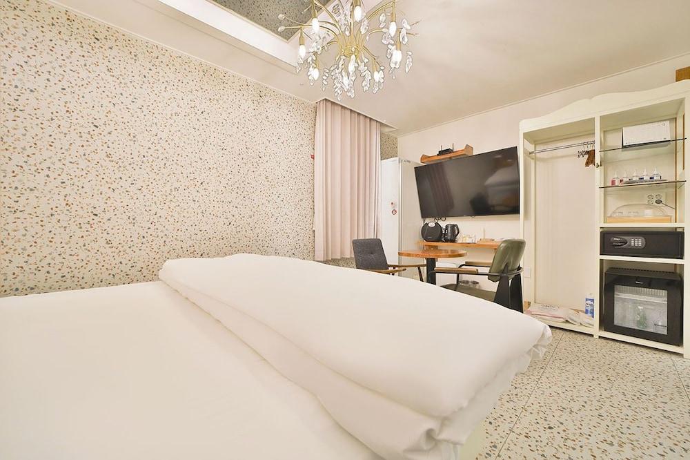 Hotel February Dongdaegu