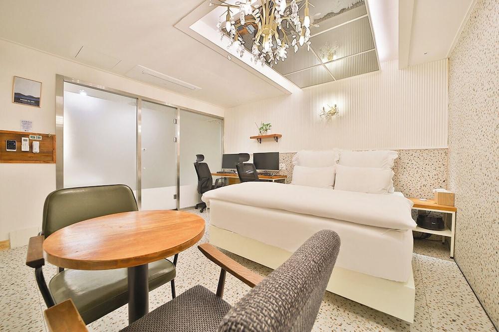 Hotel February Dongdaegu