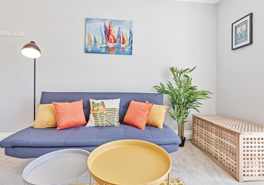 Grand Studio View - Large City Centre Studio Apartment