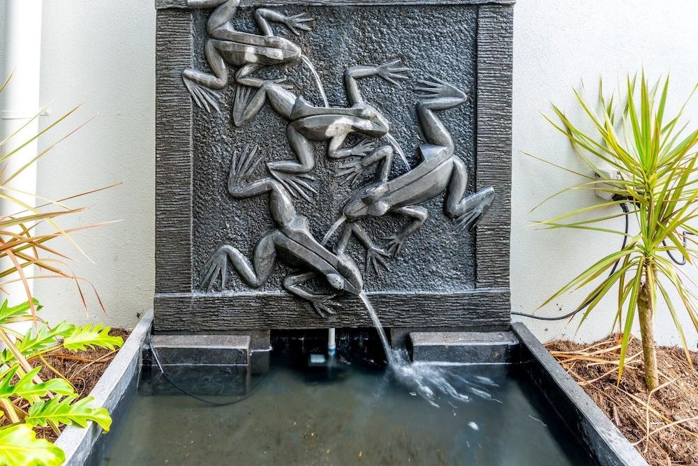 Blue Lagoon Villa A in Trinity Beach