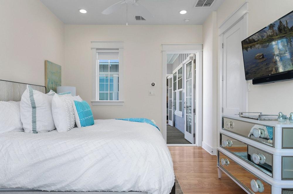 Capella at the Shore 208 RO