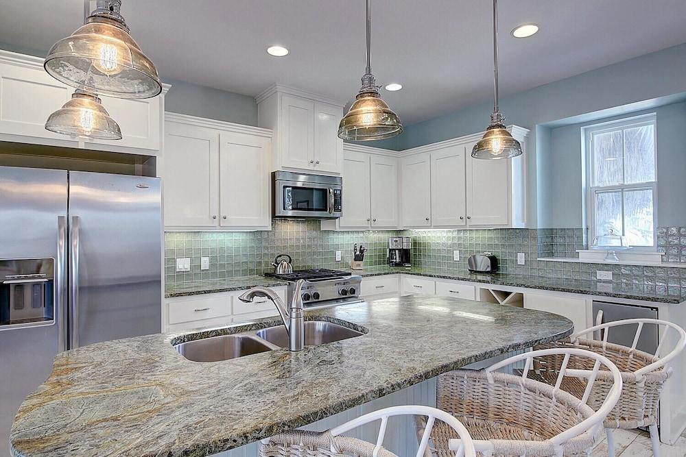 Coastal Hideaway 230 BE