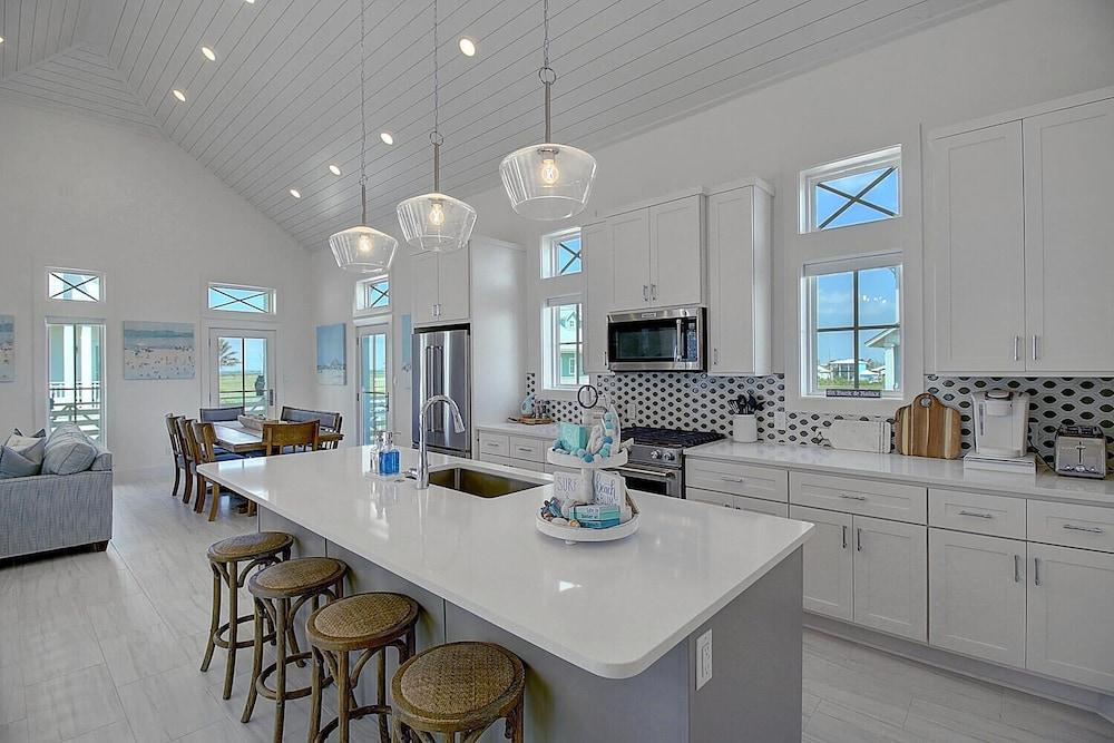 Good Times & Tan Lines 247 HL