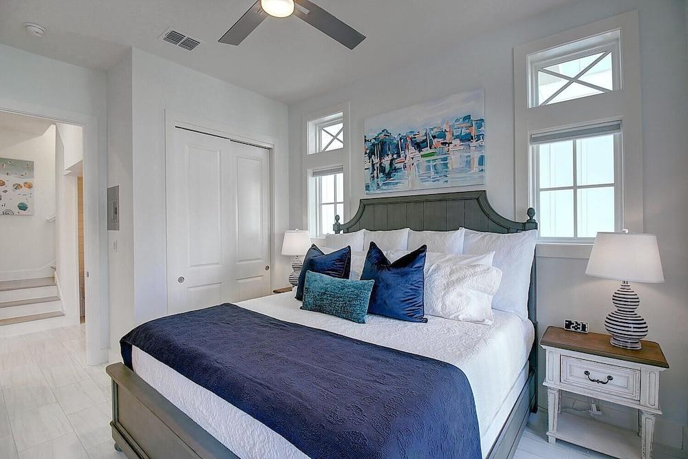 Good Times & Tan Lines 247 HL