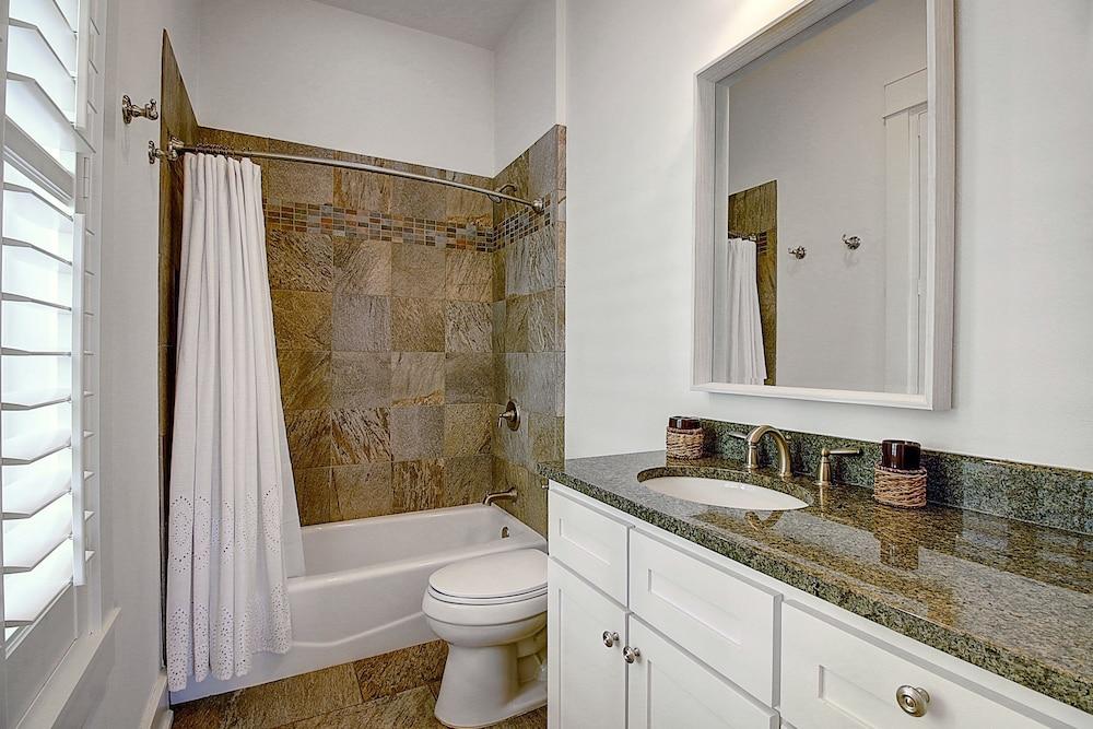 Hook, Wine & Sinker 133 SE