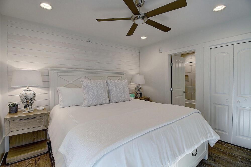 Sandy Bottoms Beach House TC 5104