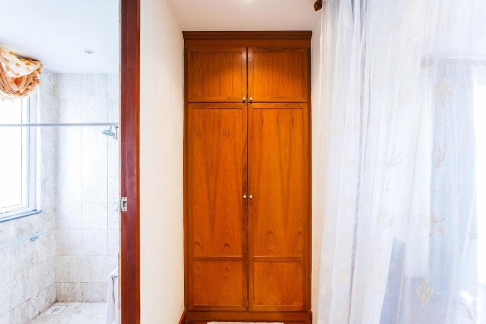 Baan Kaja Villa Walk to Surin and Bangtao Beach Private Pool