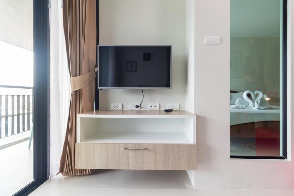 U606 - Convenient Patong Apartment for 3 People With Pool and gym