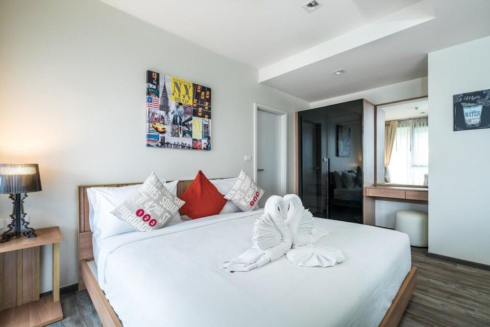 D189 - Convenient Apartment in The Deck Condo Pool gym and Laundry Room