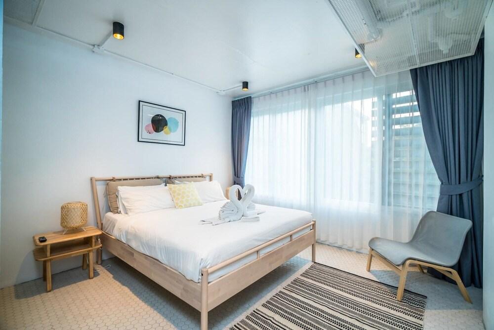 Baycliff - Seaview 2 Bedroom apt With Jacuzzi Pool and Kitchen in Patong